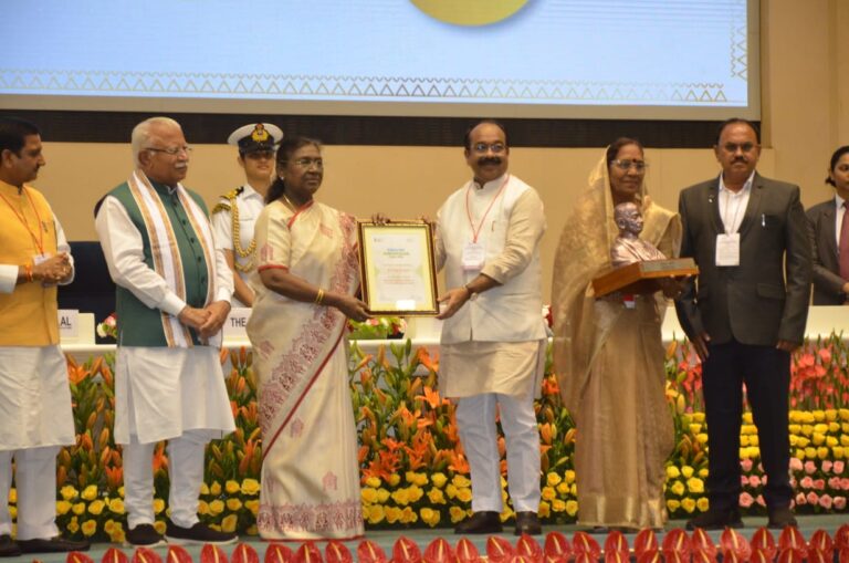 छत्तीसगढ़ ने राष्ट्रीय मंच पर बिखेरी स्वच्छता की चमक, 20 हजार से कम आबादी वाले शहरों में बिल्हा देश का सबसे स्वच्छ शहर, मुख्यमंत्री ने पुरस्कृत नगरीय निकायों को दी बधाई….