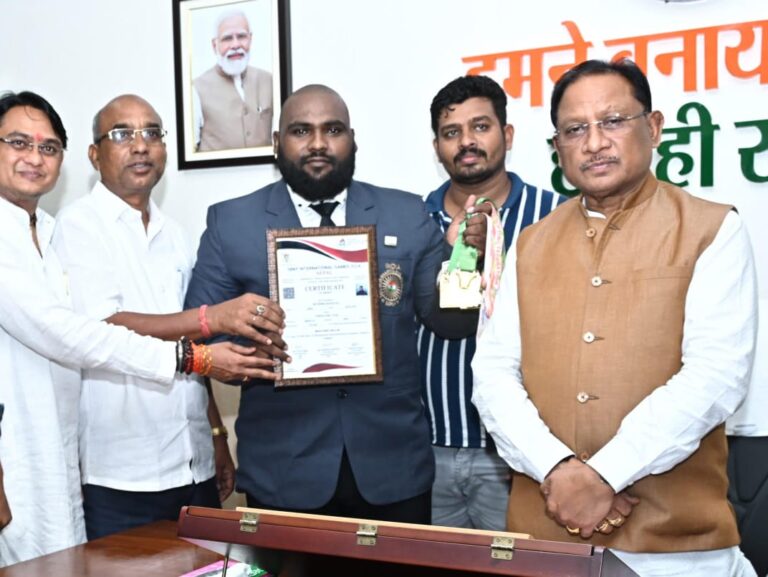 छत्तीसगढ़ के प्रेम राजन रौतिया ने इंटरनेशनल पावरलिफ्टिंग में दिलाया स्वर्ण पदक, CM साय से की मुलाकात…