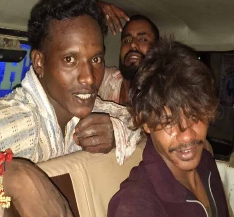 ट्रिपल मर्डर के बाद ‘विक्ट्री पोज’ में आरोपी, वारदात का खंजर बरामद ट्रिपल मर्डर के बाद ‘विक्ट्री पोज’ में आरोपी, वारदात का खंजर बरामद