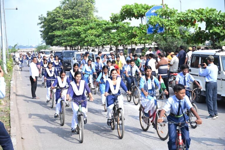 हर घर तिरंगा अभियान के तहत तिरंगा साइकिल रैली का भव्य आयोजन हर घर तिरंगा अभियान के तहत तिरंगा साइकिल रैली का भव्य आयोजन