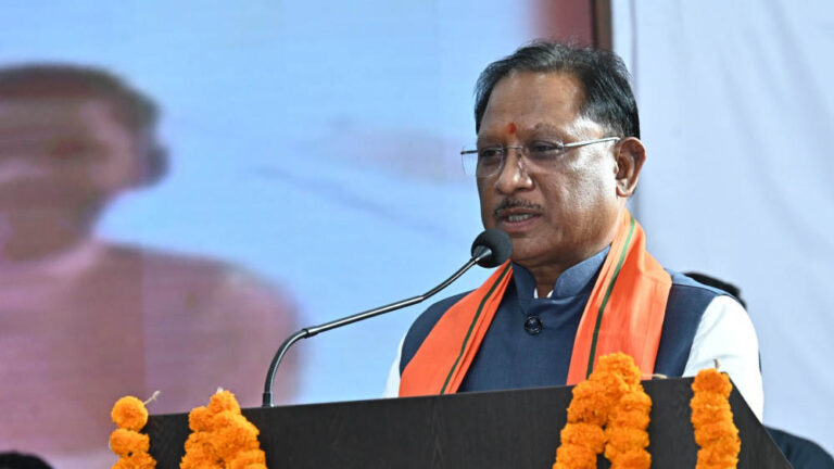 रायपुर : मुख्यमंत्री विष्णु देव साय को बस्तर के ऐतिहासिक ‘गोंचा महापर्व’ का आमंत्रण : ‘तुपकी’ भेंट कर किया गया सम्मान