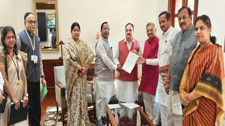 रायपुर : मुख्यमंत्री विष्णु देव साय की पहल पर छत्तीसगढ़ को मिली डीएपी और यूरिया के अतिरिक्त आबंटन की मंजूरी रायपुर : मुख्यमंत्री विष्णु देव साय की पहल पर छत्तीसगढ़ को मिली डीएपी और यूरिया के अतिरिक्त आबंटन की मंजूरी