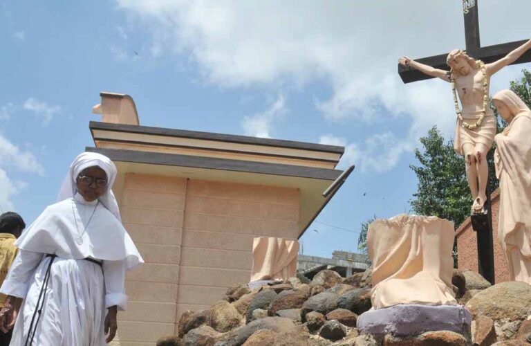 बिलासपुर में प्रार्थना भवन पर चला बुलडोजर, अतिक्रमण हटाया; तीन महिलाएं मतांतरण के आरोप में गिरफ्तार