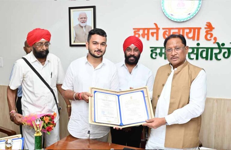 रायपुर : मुख्यमंत्री विष्णु देव साय से राष्ट्रपति सम्मान से सम्मानित देवाशीष और मनतृप्त कौर ने की सौजन्य मुलाकात रायपुर : मुख्यमंत्री विष्णु देव साय से राष्ट्रपति सम्मान से सम्मानित देवाशीष और मनतृप्त कौर ने की सौजन्य मुलाकात