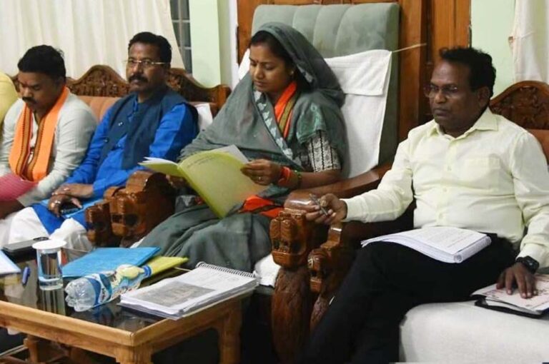 आंगनबाड़ियों की व्यवस्था और कुपोषण उन्मूलन पर ध्यान दें अधिकारी: मंत्री श्रीमती राजवाड़े आंगनबाड़ियों की व्यवस्था और कुपोषण उन्मूलन पर ध्यान दें अधिकारी: मंत्री श्रीमती राजवाड़े