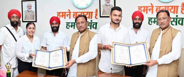 मुख्यमंत्री साय से राष्ट्रपति सम्मान से सम्मानित देवाशीष और मनतृप्त कौर ने की सौजन्य मुलाकात मुख्यमंत्री साय से राष्ट्रपति सम्मान से सम्मानित देवाशीष और मनतृप्त कौर ने की सौजन्य मुलाकात