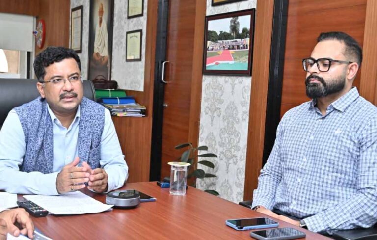 रायपुर : आदि कर्मयोगी अभियान: प्रमुख सचिव बोरा ने ली प्रदेश के 28 जिलों के कलेक्टरों की वीडियो कॉन्फ्रेंसिंग