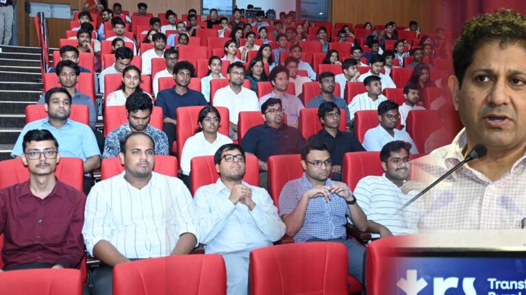 रायपुर : हरित विकास की दिशा में ग्रामीण क्षेत्रों की भूमिका सबसे महत्त्वपूर्ण-उपमुख्यमंत्री विजय शर्मा रायपुर : हरित विकास की दिशा में ग्रामीण क्षेत्रों की भूमिका सबसे महत्त्वपूर्ण-उपमुख्यमंत्री विजय शर्मा