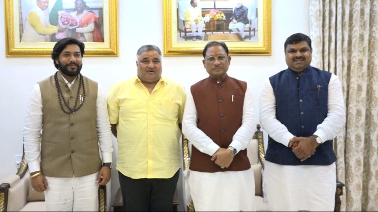 CG में मंत्रिमंडल विस्तार: गजेंद्र यादव, गुरु खुशवंत साहेब और राजेश अग्रवाल ने ली मंत्री पद की शपथ, मुख्यमंत्री विष्णुदेव साय ने दी बधाई