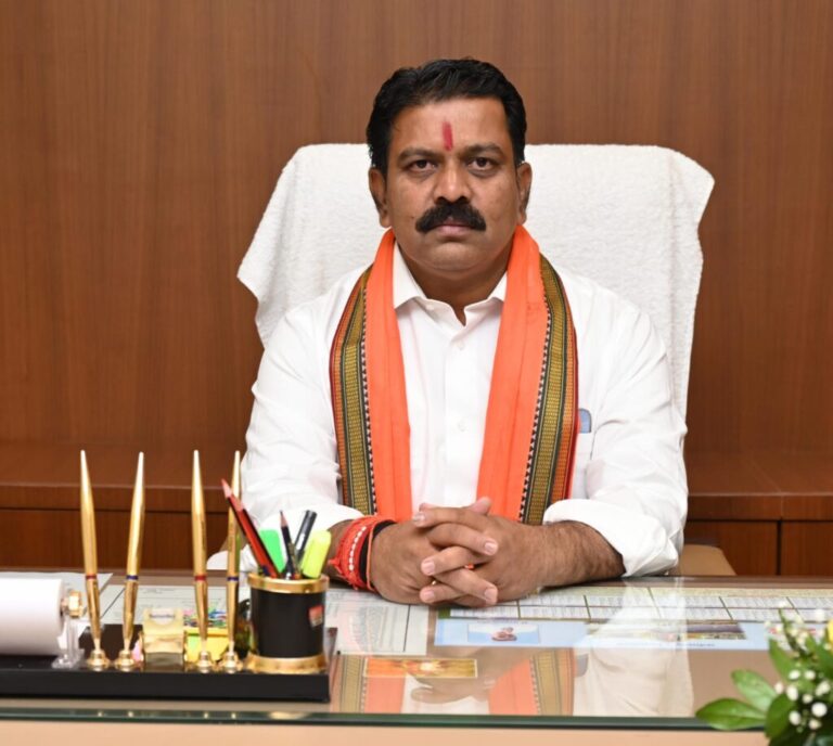 उपमुख्यमंत्री विजय शर्मा ने संपूर्णता अभियान के तहत तीन दिवसीय आकांक्षा हाट मेले का किया शुभारंभ