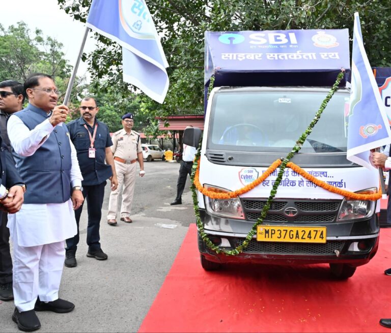 मुख्यमंत्री विष्णु देव साय ने एसबीआई साइबर सुरक्षा रथ को झंडी दिखाकर किया रवाना…