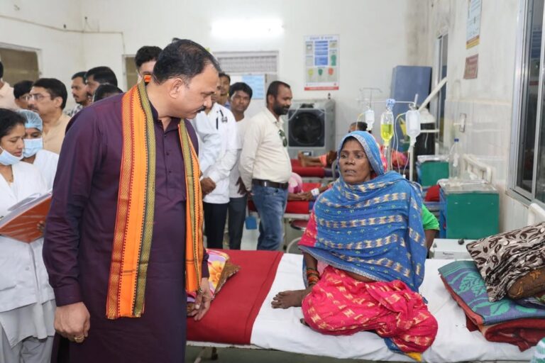 स्वास्थ्य मंत्री जायसवाल ने कोण्डागांव व फरसगांव में शासकीय अस्पतालों का किया निरीक्षण….