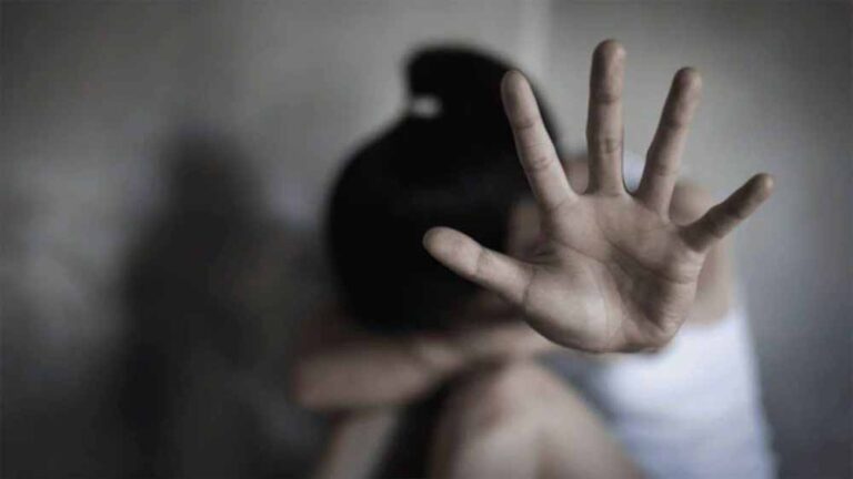 प्राथमिक शाला में बच्चियों के यौन शोषण का गंभीर मामला आया सामने, हेड मास्टर की दरिंदगी प्राथमिक शाला में बच्चियों के यौन शोषण का गंभीर मामला आया सामने, हेड मास्टर की दरिंदगी