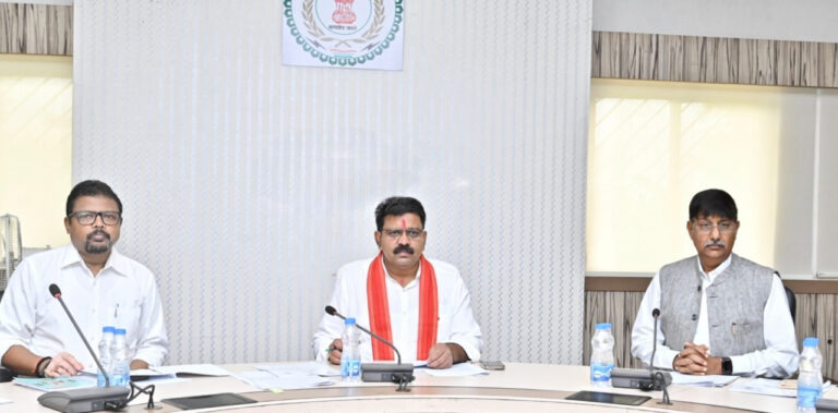 उपमुख्यमंत्री विजय शर्मा की अध्यक्षता में गृह विभाग की समीक्षा बैठक….