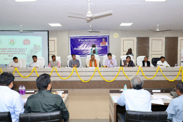 स्वास्थ्य मंत्री श्याम बिहारी जायसवाल ने दंतेवाड़ा में की संभाग स्तरीय समीक्षा बैठक….