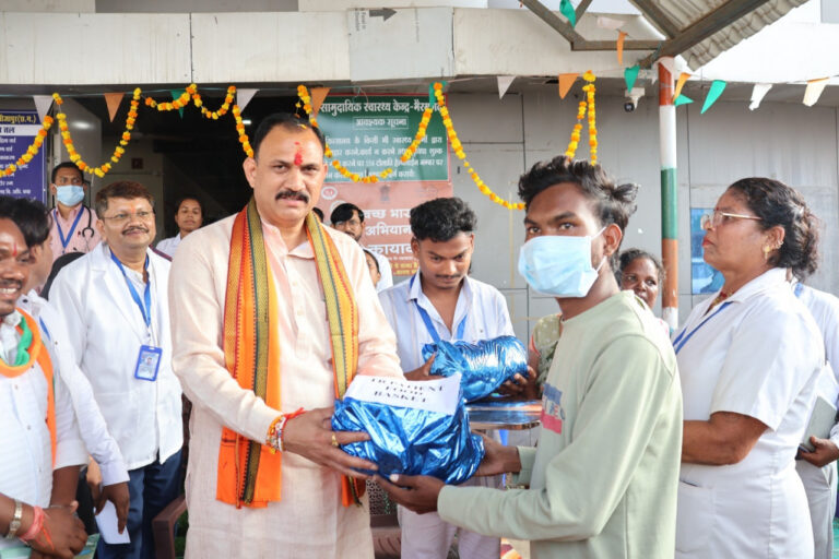 स्वास्थ्य मंत्री श्याम बिहारी जायसवाल ने बीजापुर के भैरमगढ़ स्वास्थ्य केंद्र का किया निरीक्षण… स्वास्थ्य मंत्री श्याम बिहारी जायसवाल ने बीजापुर के भैरमगढ़ स्वास्थ्य केंद्र का किया निरीक्षण…
