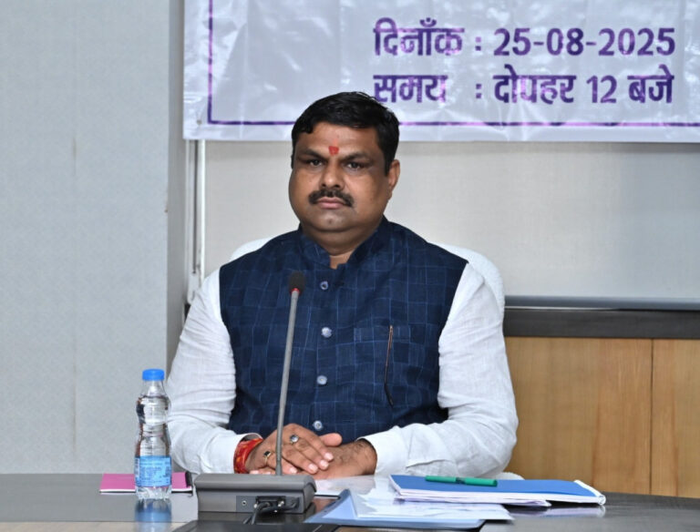 शिक्षा विभाग के अधिकारी शिक्षण कार्य को सर्वोच्च प्राथमिकता दें : मंत्री गजेन्द्र यादव….