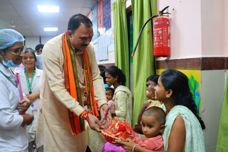 स्वास्थ्य मंत्री श्याम बिहारी जायसवाल ने बीजापुर में औचक निरीक्षणों से जांची विभागीय काम की हकीकत….