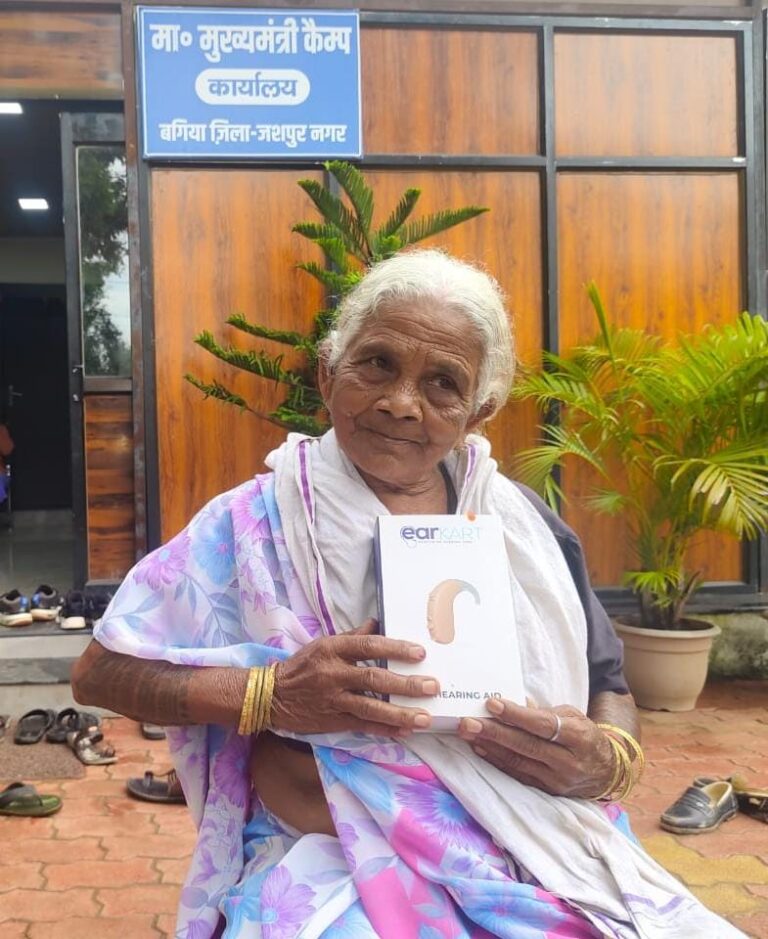 श्रवणदोष से पीड़ित 90 वर्षीय चाका बाई को मिला श्रवण यंत्र, जीवन में लौटी खुशियां…. श्रवणदोष से पीड़ित 90 वर्षीय चाका बाई को मिला श्रवण यंत्र, जीवन में लौटी खुशियां….