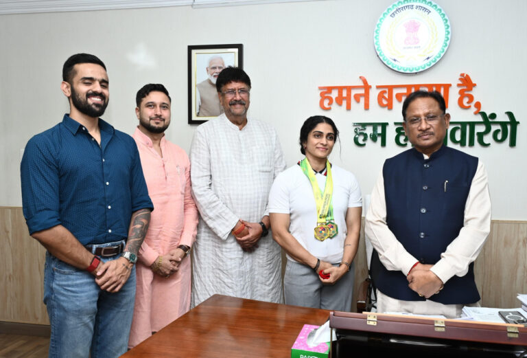 मुख्यमंत्री विष्णुदेव साय से एशियन अफ्रीकन पैसिफिक पावरलिफ्टिंग चैंपियनशिप की स्वर्ण पदक विजेता सुश्री नमी राय पारेख ने की मुलाकात….