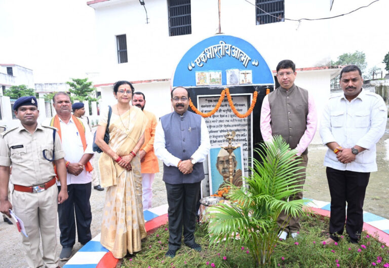 कैदियों ने ‘पुष्प की अभिलाषा’ का किया सामूहिक पाठ….