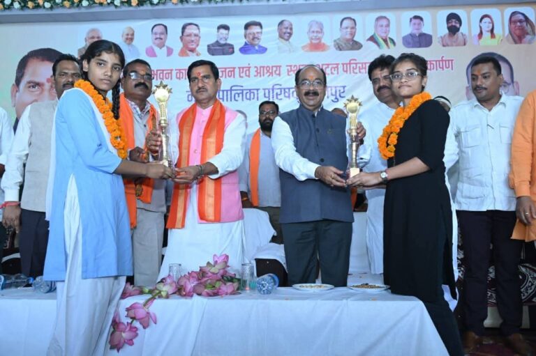 विकास के लिए प्रतिबद्ध डबल इंजन की सरकार : केन्द्रीय राज्य मंत्री तोखन साहू….