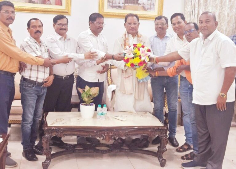 मुख्यमंत्री विष्णु देव साय को कंवर समाज प्रतिनिधिमंडल ने दी बधाई एवं करमा तिहार के लिए आमंत्रण….