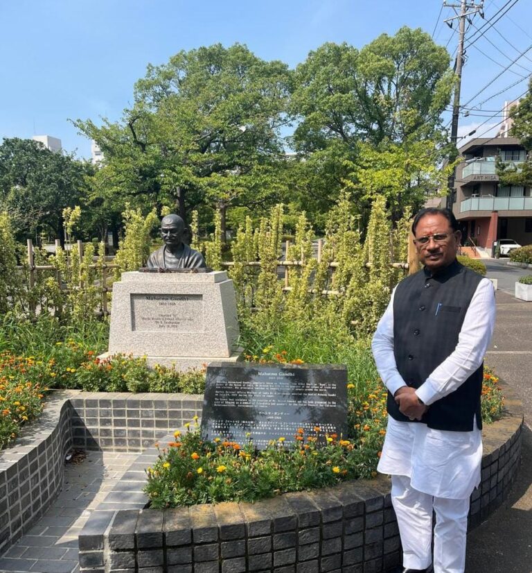 मुख्यमंत्री विष्णुदेव साय ने टोक्यो के ‘लिटिल इंडिया’ पहुँचकर महात्मा गांधी को किया नमन….