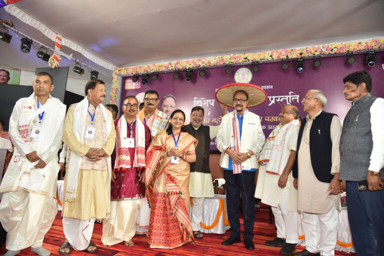 छत्तीसगढ़ रजत महोत्सव में ‘भाओना सीता पाताल गमन’ की मनमोहक प्रस्तुति….