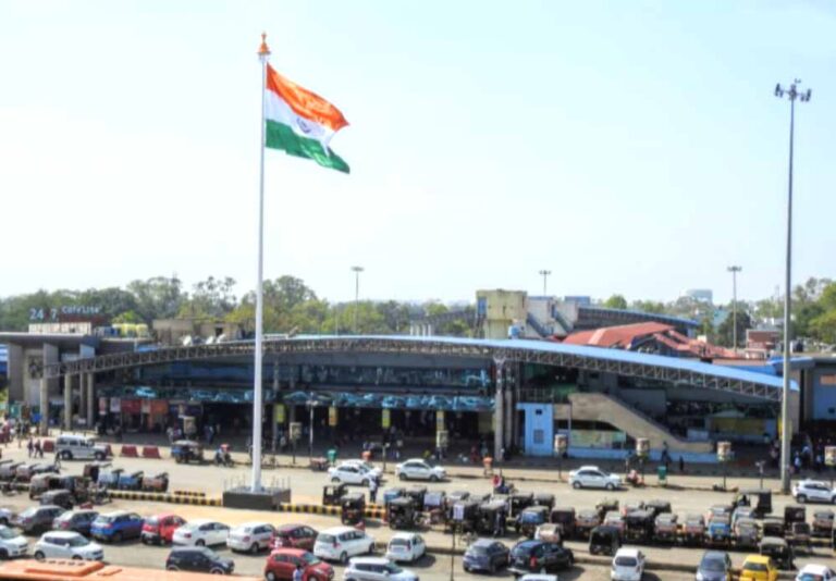 अब रेलवे स्टेशनों पर भी मिलेगा ब्रांडेड शॉपिंग का मज़ा, खुलेंगे Adidas-Nike से लेकर शिल्पकला तक सब मिलेगा