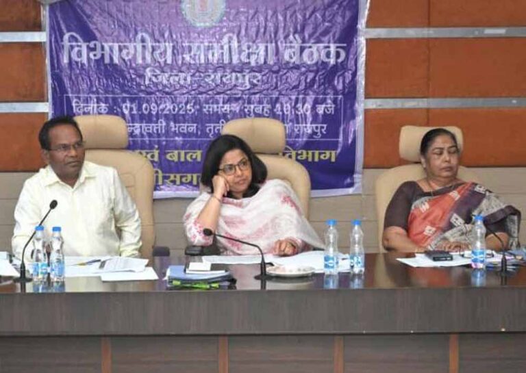 रायपुर : महिलाओं और बच्चों को मिले आंगनबाड़ी की सभी सेवाओं का लाभ : महिला एवं बाल विकास सचिव श्रीमती शम्मी आबिदी