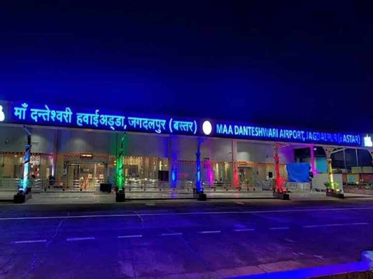 बस्तर एयरपोर्ट से अब तक तीन लाख यात्रियों ने भरी उड़ान