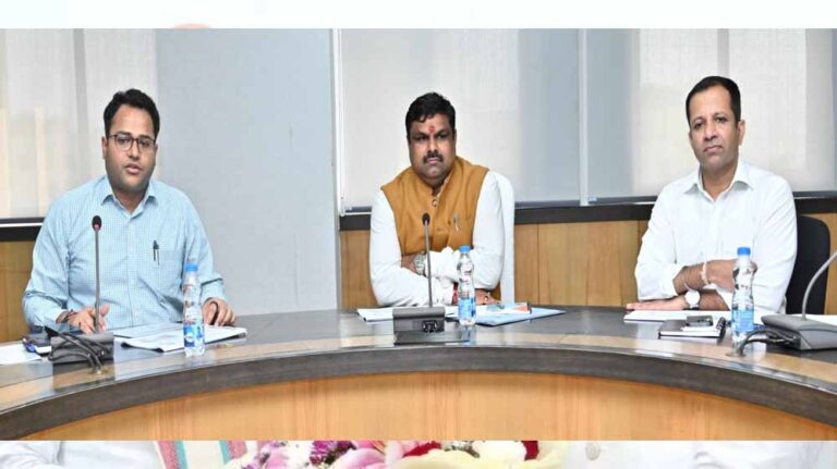 रायपुर : हाईस्कूल और हायर सेकेण्डरी के परिणाम सुधार के लिए ठोस प्रयास करें : शिक्षा मंत्री गजेन्द्र यादव