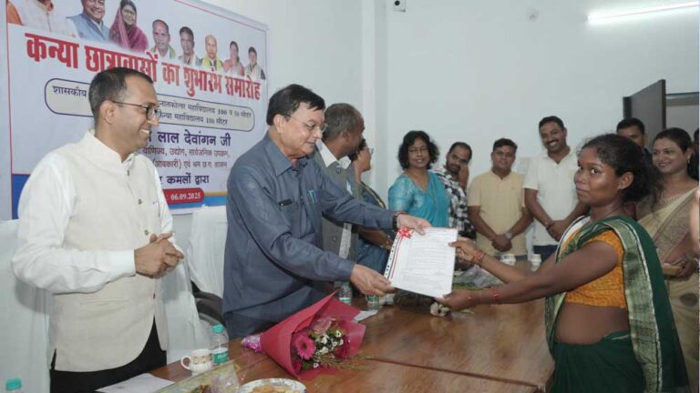 रायपुर : कैबिनेट मंत्री लखन लाल देवांगन के मुख्य आतिथ्य में कन्या छात्रावास शुभारंभ कार्यक्रम का हुआ आयोजन रायपुर : कैबिनेट मंत्री लखन लाल देवांगन के मुख्य आतिथ्य में कन्या छात्रावास शुभारंभ कार्यक्रम का हुआ आयोजन