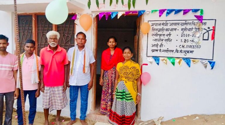 प्रधानमंत्री आवास योजना : कच्चे मकान से मिला छुटकारा, अब पक्के मकान में हो रहा गुजारा….