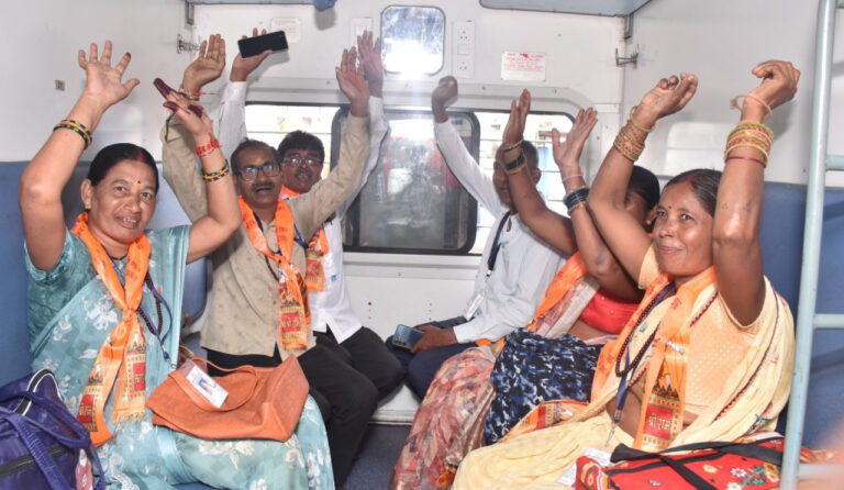 रामलला दर्शन के लिए राजनांदगांव और दुर्ग से 850 तीर्थ यात्रियों का दल रवाना… रामलला दर्शन के लिए राजनांदगांव और दुर्ग से 850 तीर्थ यात्रियों का दल रवाना…