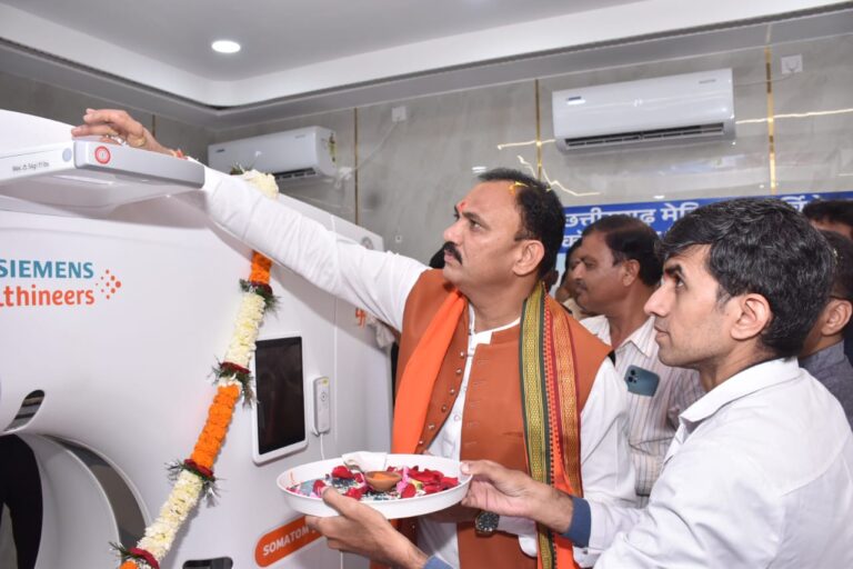 विधानसभा अध्यक्ष एवं स्वास्थ्य मंत्री ने शासकीय मेडिकल कालेज राजनांदगांव में 12 करोड़ 5 लाख 92 हजार की लागत के सीटी स्कैन मशीन का किया लोकार्पण….