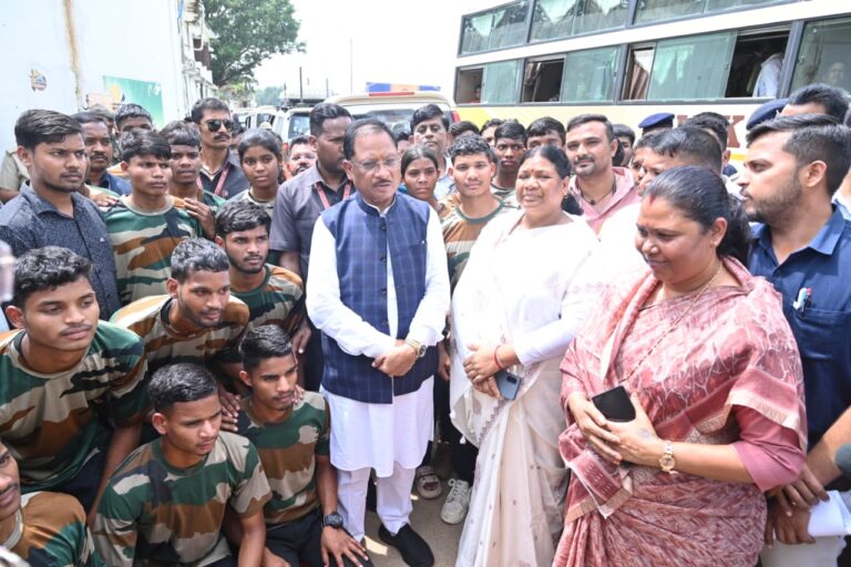 मुख्यमंत्री विष्णुदेव साय से 26 अग्निवीरों ने की सौजन्य मुलाकात…