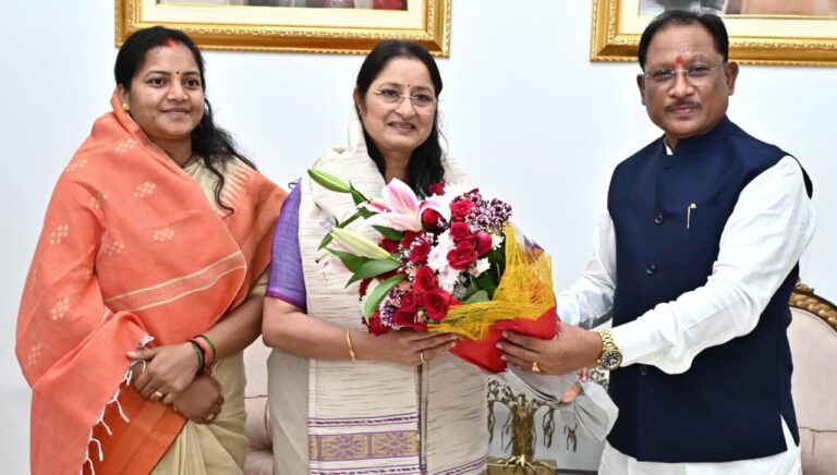 मुख्यमंत्री विष्णु देव साय से केंद्रीय महिला एवं बाल विकास मंत्री श्रीमती अन्नपूर्णा देवी ने की सौजन्य भेंट…. मुख्यमंत्री विष्णु देव साय से केंद्रीय महिला एवं बाल विकास मंत्री श्रीमती अन्नपूर्णा देवी ने की सौजन्य भेंट….