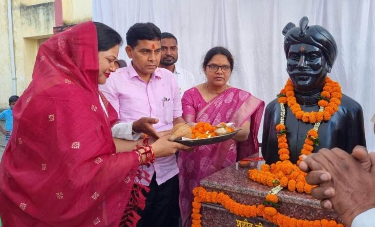 शहीद वीरनारायण सिंह के बलिदान आने वाली पीढ़ियों को सदैव प्रेरित करता रहेगा- मंत्री टंक राम वर्मा….