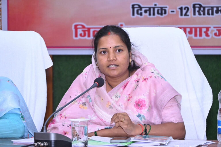 मंत्री श्रीमती लक्ष्मी राजवाड़े ने जशपुर में महिला एवं बाल विकास समाज कल्याण विभाग के अधिकारियों की संयुक्त बैठक ली…