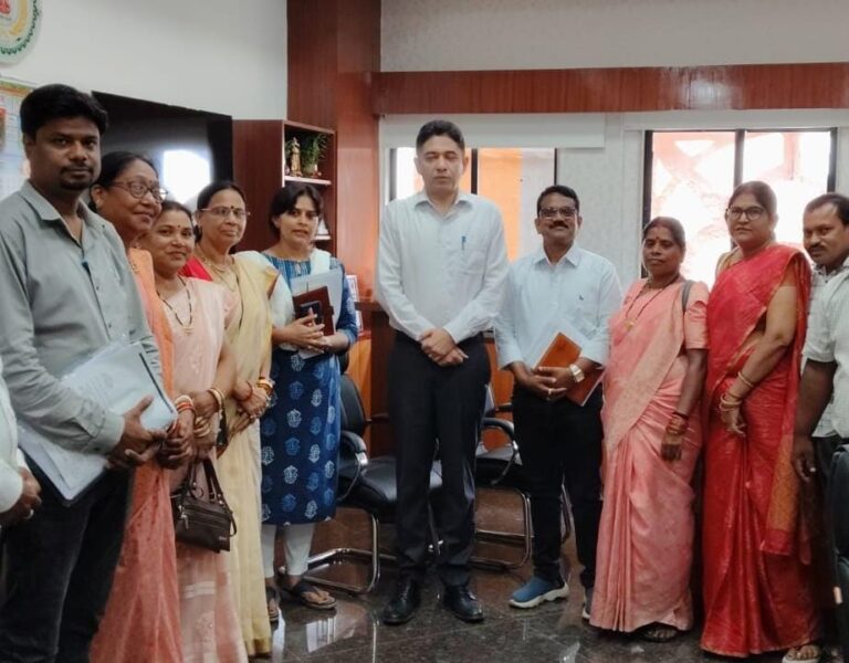 स्वास्थ्य सचिव अमित कटारिया से बातचीत के बाद मितानिनों का आंदोलन स्थगित….