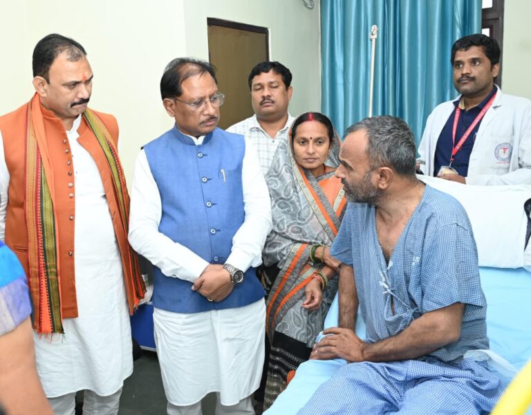 मुख्यमंत्री विष्णुदेव साय ने एम्स रायपुर में भर्ती विशंभर यादव का जाना कुशलक्षेम : इलाज के लिए 5-5 लाख की आर्थिक सहायता….