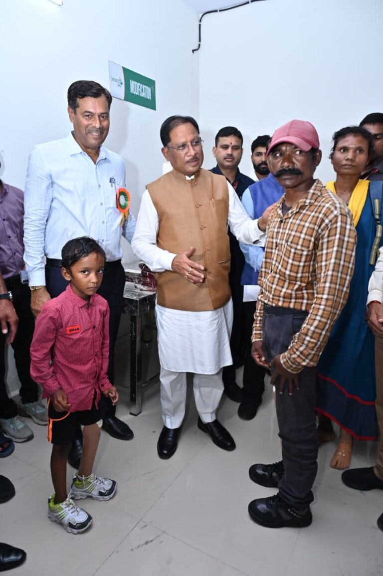 कृत्रिम पैर मिलने से दिव्यांगों को मिली जीने की नई राह…. कृत्रिम पैर मिलने से दिव्यांगों को मिली जीने की नई राह….