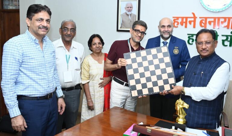 मुख्यमंत्री विष्णु देव साय से ग्रैंडमास्टर प्रवीण महादेव थिप्से ने की सौजन्य भेंट….