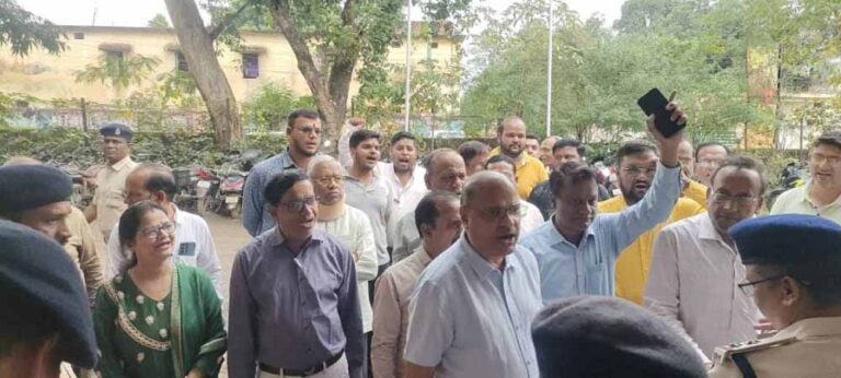 अग्रवाल समाज आक्रोशित: महाराजा अग्रसेन पर टिप्पणी को लेकर थाने में सौंपा ज्ञापन