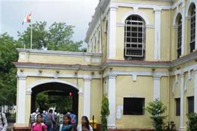 परीक्षा टालने की साजिश: इंदौर में छात्रों ने फैलाई प्रिंसिपल के निधन की झूठी खबर