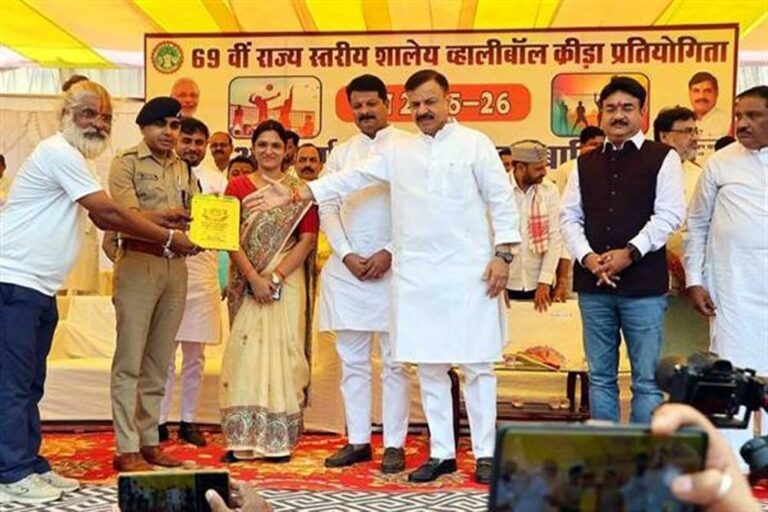 खेल हमें जीवन को अनुशासित होकर जीने की प्रेरणा देता है : मंत्री उदय प्रताप सिंह खेल हमें जीवन को अनुशासित होकर जीने की प्रेरणा देता है : मंत्री उदय प्रताप सिंह