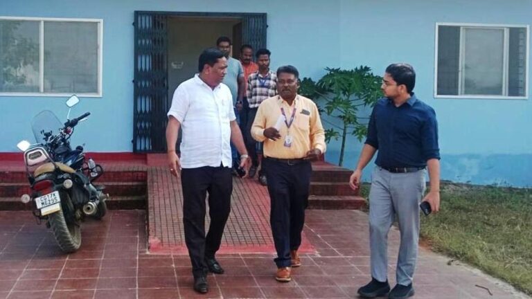 रायपुर : आड़ावाल नक्सल पुनर्वास केंद्र नवां बाट में आत्मसमर्पित माओवादियों को मिल रहा आजीविका प्रशिक्षण