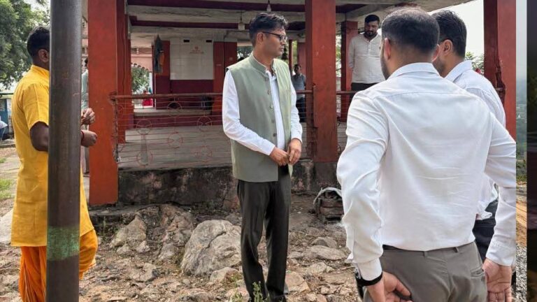 रायपुर : वित्त मंत्री ओ.पी.चौधरी ने किया गजमार पहाड़ के सौंदर्यीकरण कार्यों का निरीक्षण